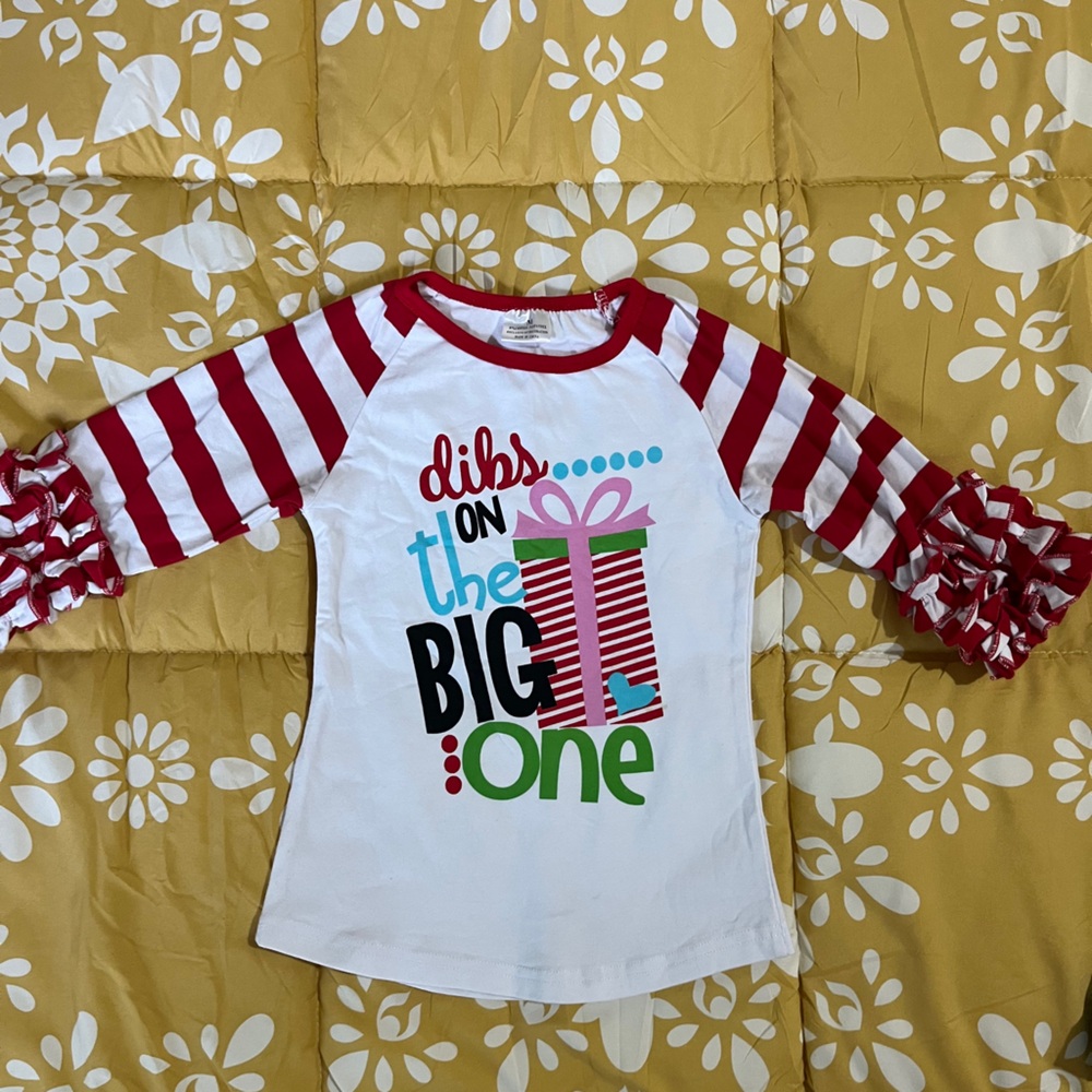 NWOT Festive Christmas Striped Raglan Sleeve Kids Tee - Red and White MEDIUM